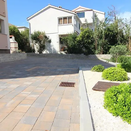 Augustin Apartment *