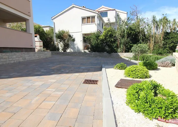 Augustin Διαμέρισμα *